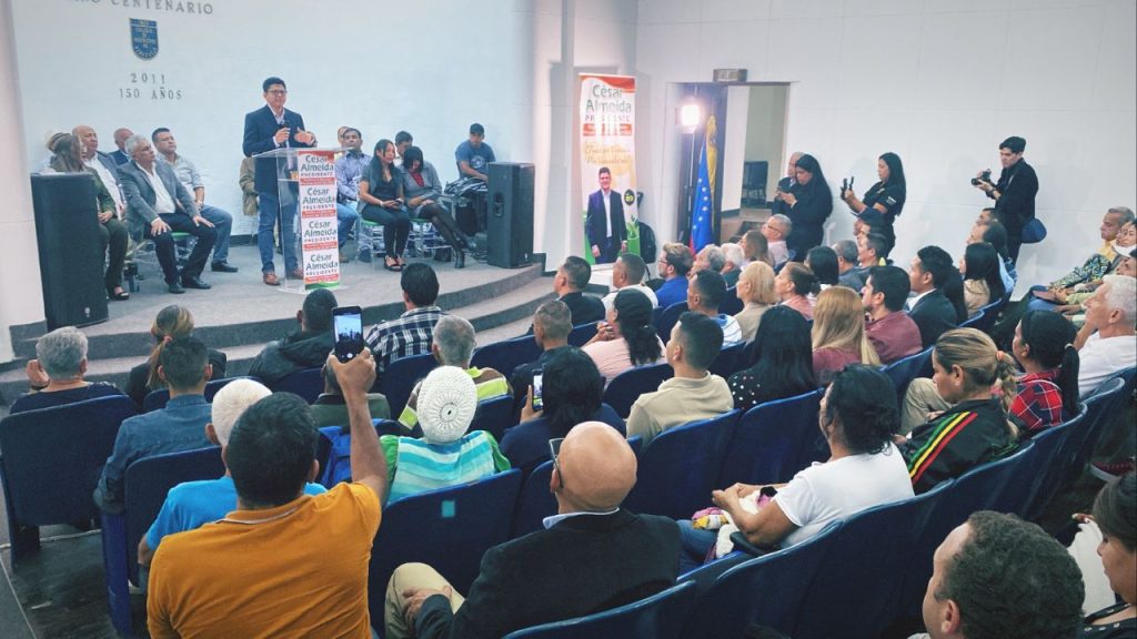 Empresario César Almeida presentó su candidatura a las primarias