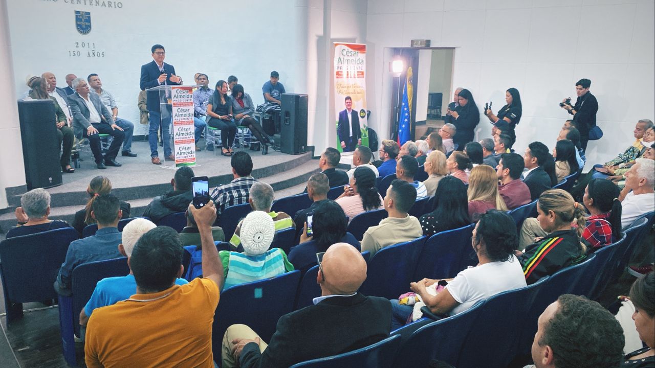 Empresario César Almeida presentó su candidatura a las primarias