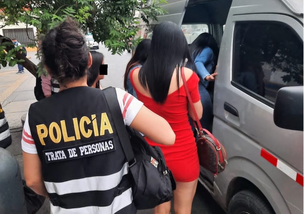Rescatadas 10 venezolanas, cinco de ellas menores de edad, explotadas en Perú