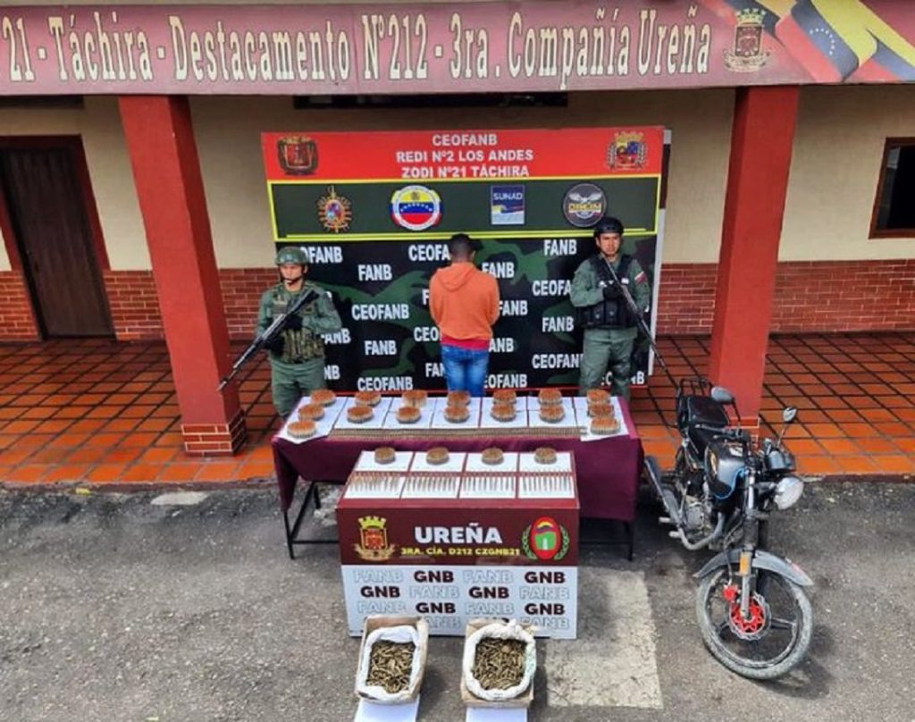 Militares detuvieron a un hombre con casi 5 mil municiones cerca de la frontera con Colombia