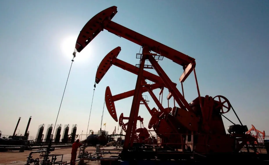 La producción petrolera cayó 2,9 % en noviembre