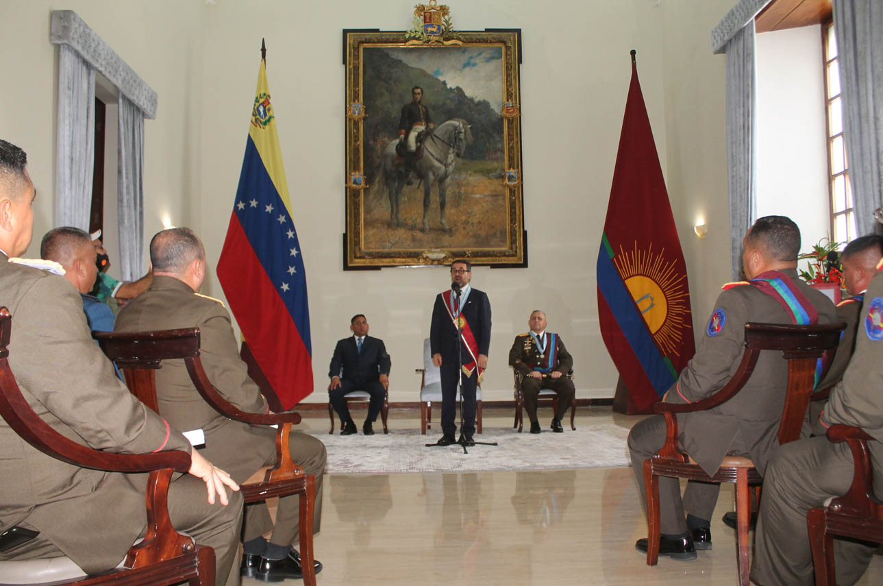 Lacava impuso Orden Sol de Carabobo a integrantes del Alto Mando de la ZODI