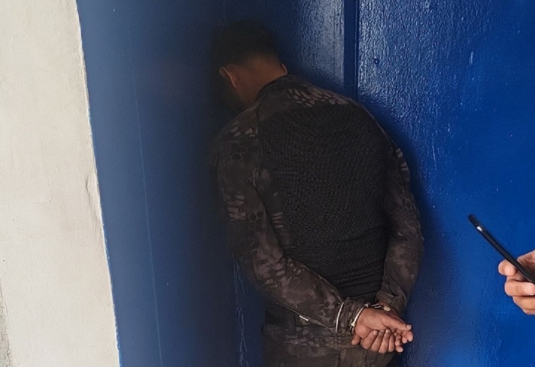 Capturan tras enfrentamiento a un presunto colectivo con uniforme táctico policial