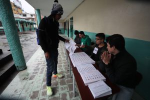 Abren los centros de votación en Ecuador