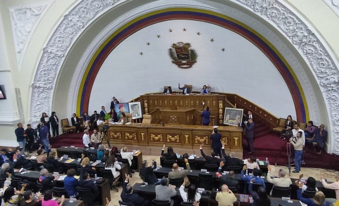 Parlamento oficialista se declara en sesión permanente hasta nombrar al nuevo CNE