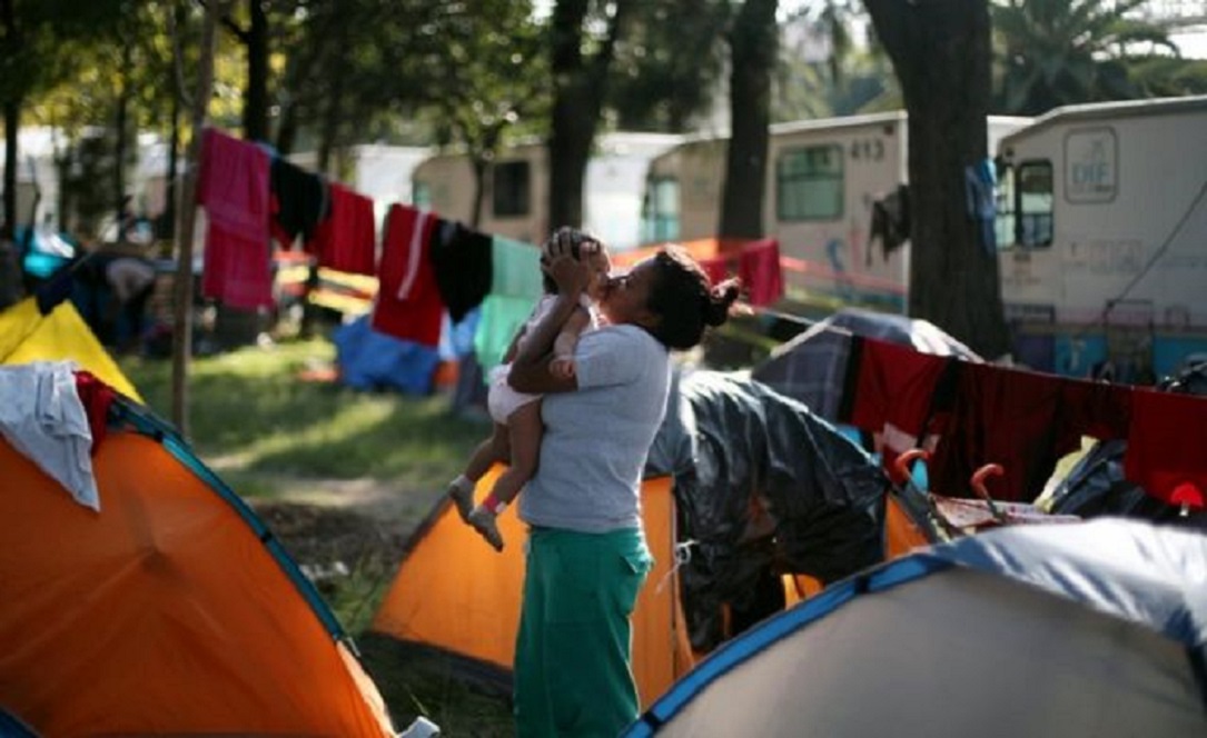 Ola migratoria alcanza a la capital de México con extranjeros en las calles