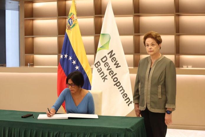 Delcy Rodríguez explora con Dilma Rousseff opciones de cooperación con banco de BRICS