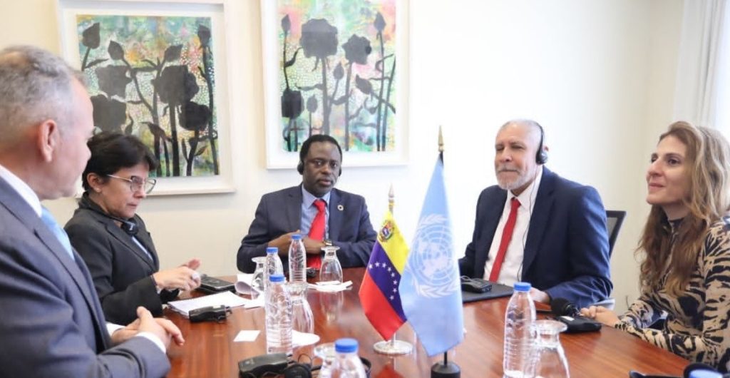 Rector de la UNU visita Venezuela para una reunión sobre un programa de biotecnología