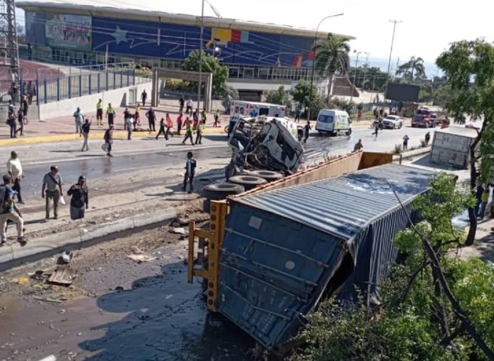 Colisión multiple dejó cinco muertos y ocho heridos en la avenida Soublette de Vargas