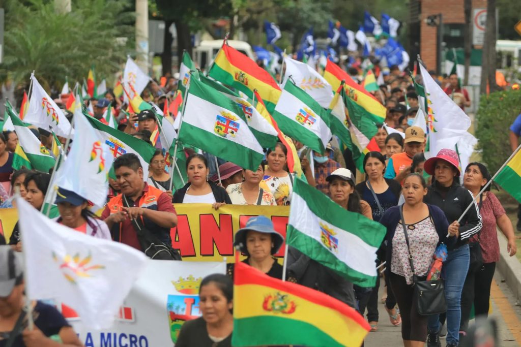 Mujeres indígenas piden dialogar con Arce por daño de la minería a la Amazonía boliviana