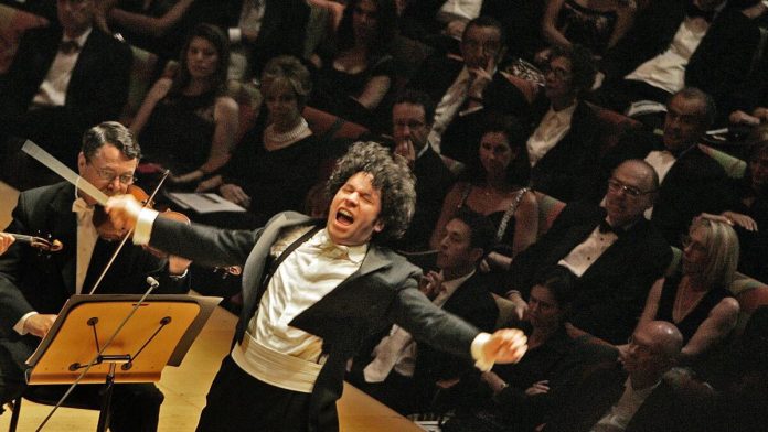 Filarmónica de Los Ángeles, dirigida por Dudamel, se presentará en Teatro Mayor de Bogotá
