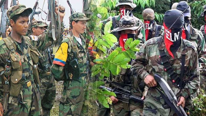 Nuevos enfrentamientos en Colombia entre el ELN y disidencias de las FARC dejan 16 muertos