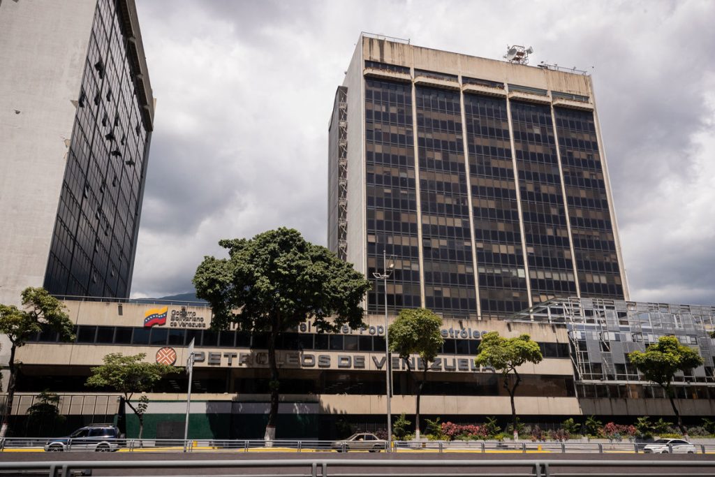 Reuters: 50 empresas buscan licencias petroleras estadounidenses para negociar con Venezuela