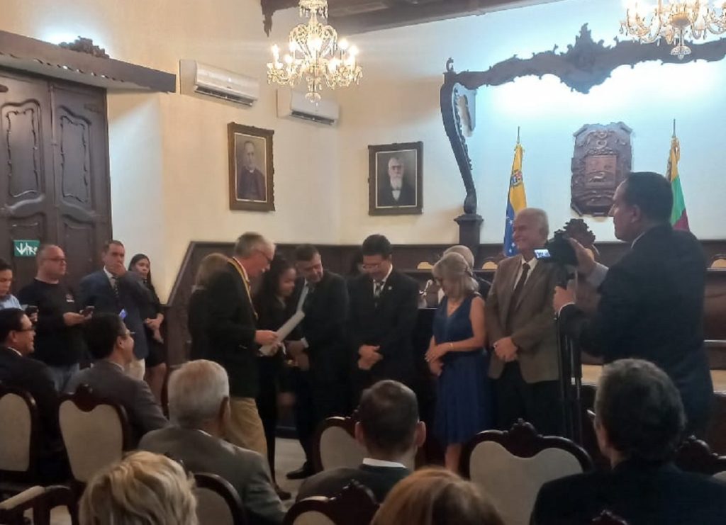 Rectora Jessy Divo: "Los 20 años que acumula la Filuc nos hacen sentir muy orgullosos"