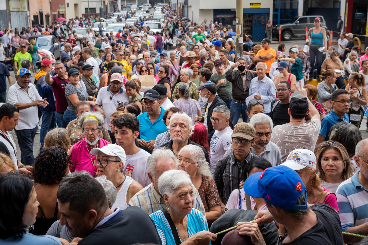 Miles de venezolanos votaron esperanzados en un cambio de presidente en 2024