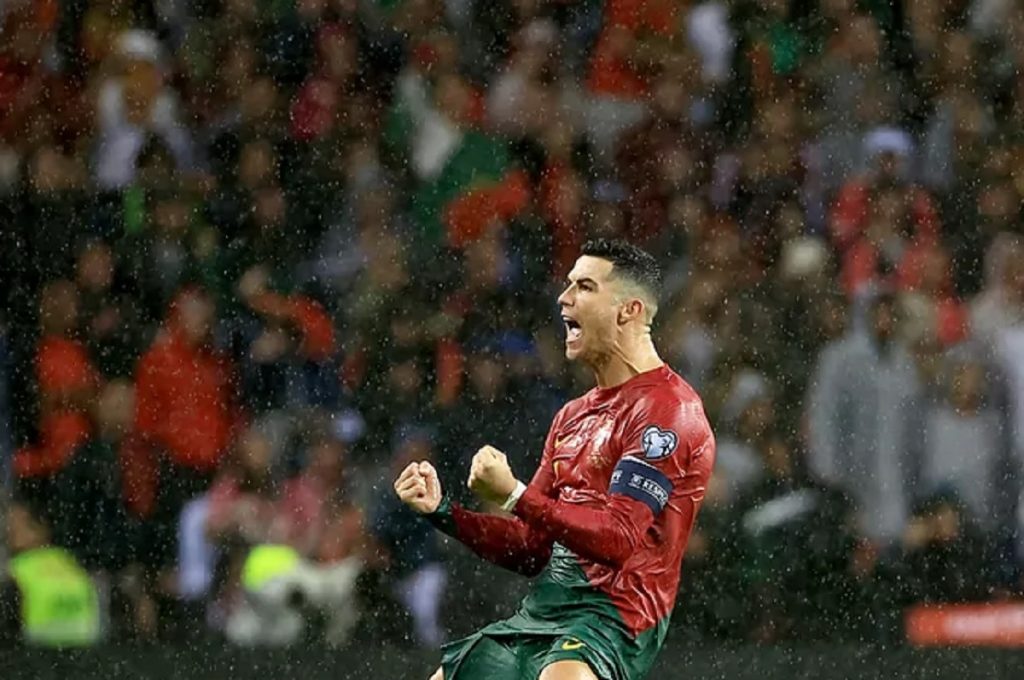 Cristiano Ronaldo le da a Portugal