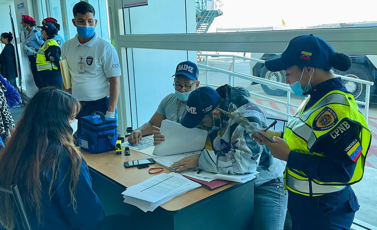 Arribó a Venezuela el segundo vuelo de repatriación desde EE.UU. con 111 migrantes