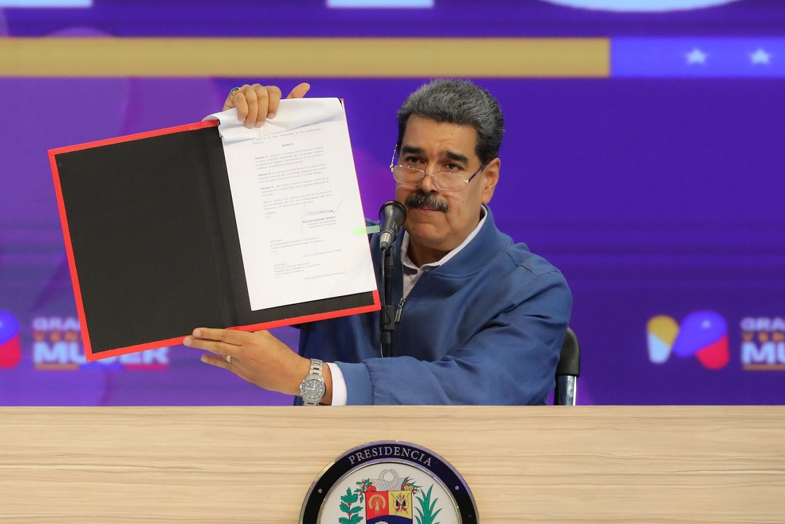 Maduro ordena a la banca destinar 15% de la cartera de créditos a las mujeres