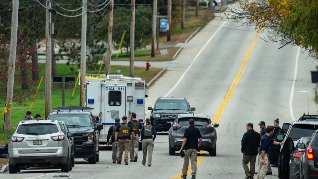 Unos 80 agentes del FBI buscan al principal sospechoso de los tiroteos de Maine