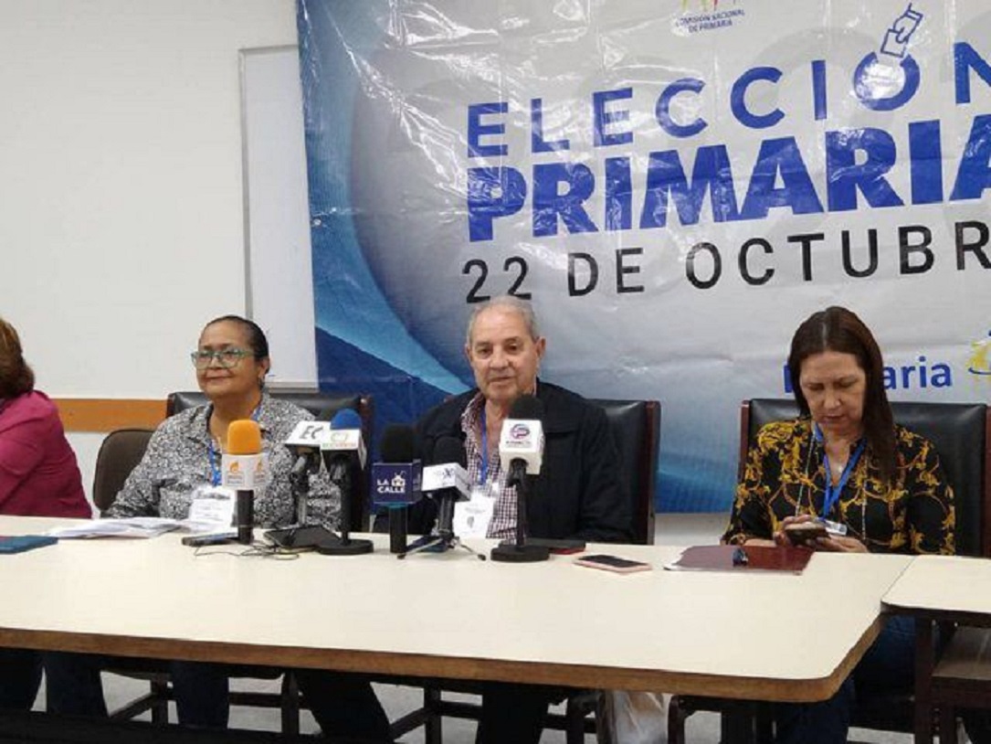 Manuel Barreto y Adelba Taffin comparecieron hoy ante el Ministerio Público en calidad de entrevistados
