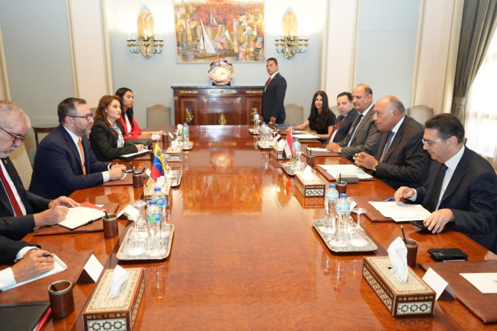 Egipto y Venezuela estudian mejorar las relaciones económicas y comerciales