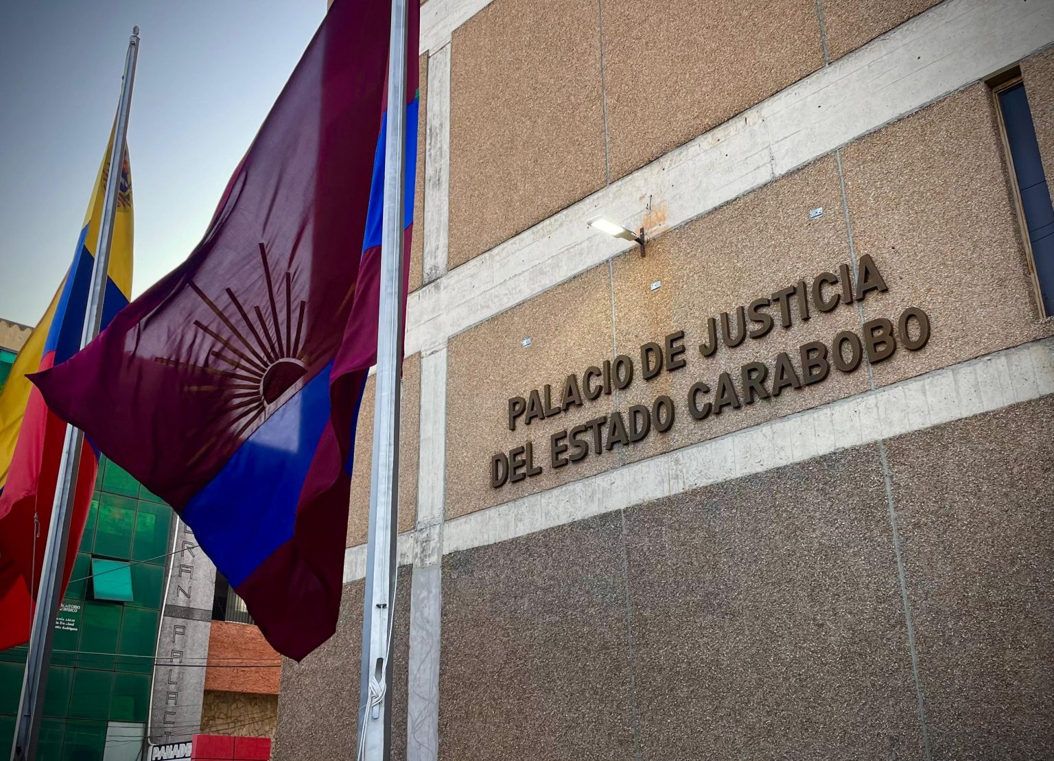 Emiten orden de aprehensión contra expresidente del Hesperia WTC Valencia