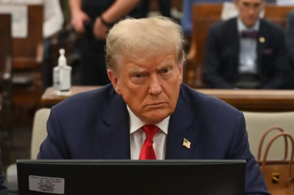 Abogados de Trump comparan su posible inhabilitación con la de Machado en Venezuela
