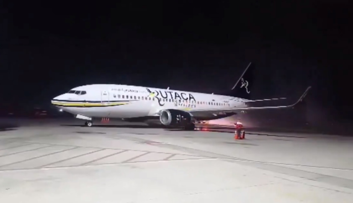 La Vinotinto llegó al país luego de horas de espera para abastecer combustible en Lima (+Video)