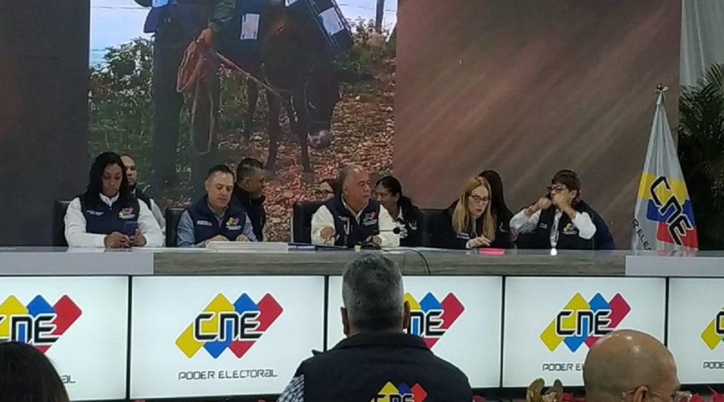 Venezuela está preparada para celebrar elecciones "en 35 días", afirma un rector electoral suplente