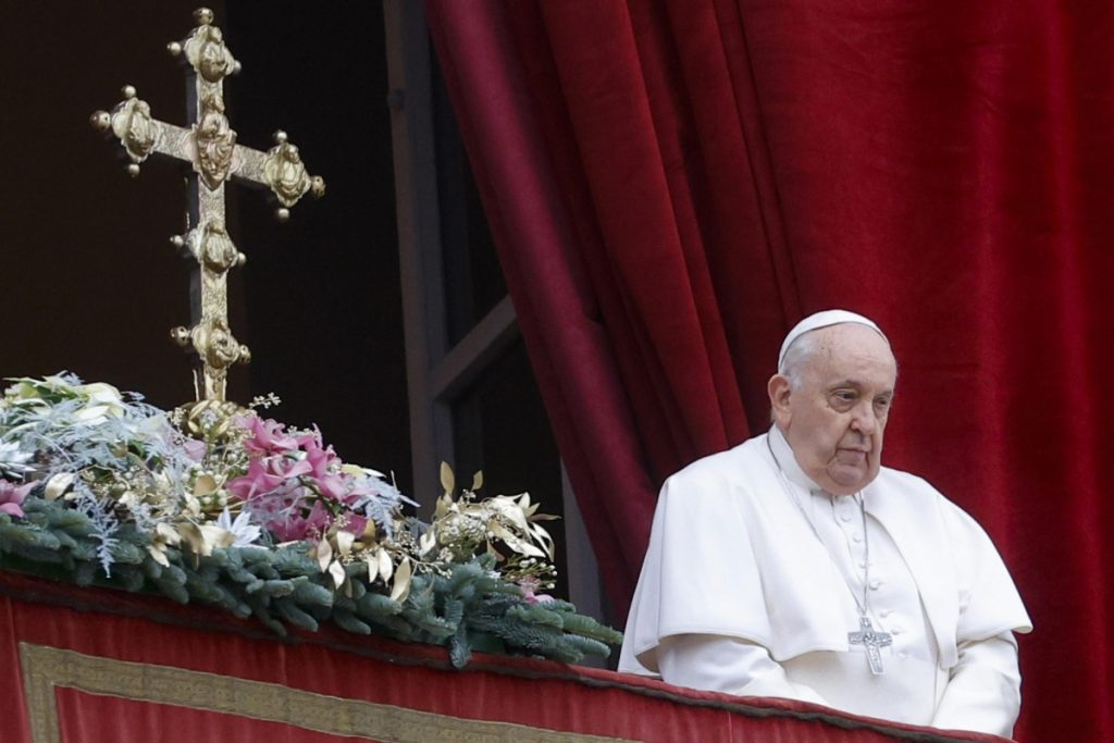 El papa pide oraciones por los muertos
