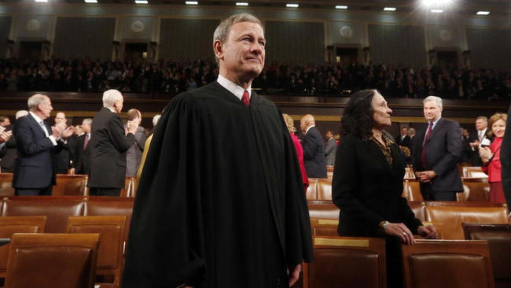 Presidente del Supremo de EE.UU. opina que la IA transformará el sistema judicial