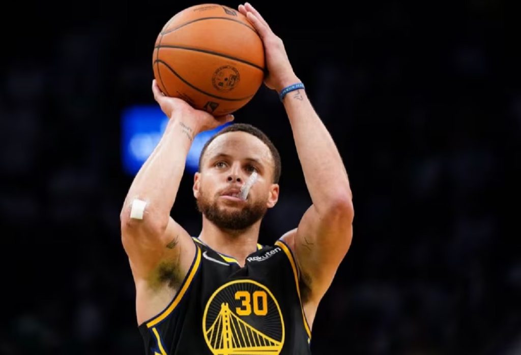 Curry reactiva a los Warriors