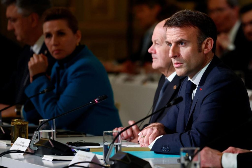 Macron no excluye envío de tropas a Ucrania y pide "una economía de guerra" contra Rusia