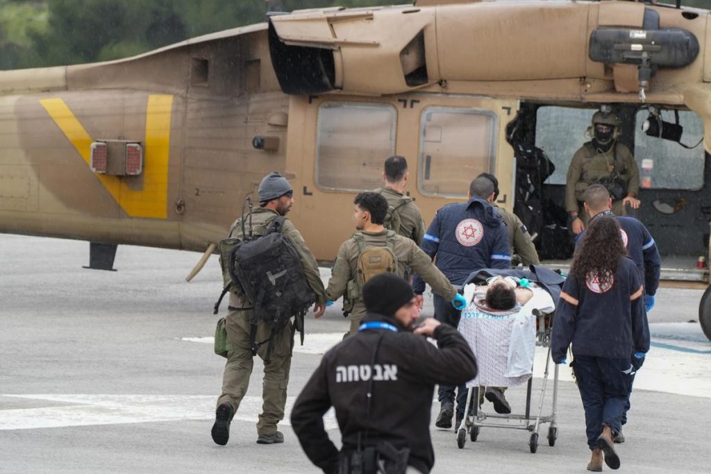 Israel bombardea