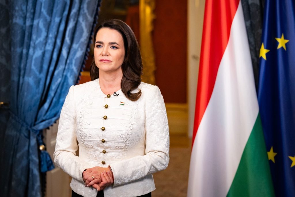 Presidenta de Hungría dimitió