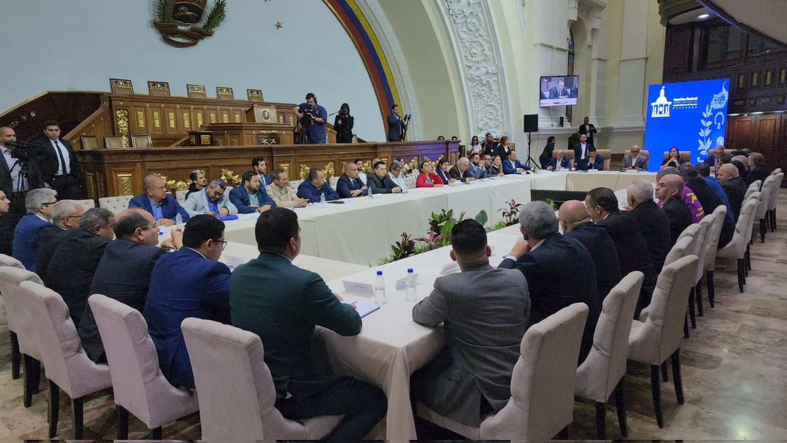 AN oficialista prepara documento con propuestas de calendario y garantías para presidenciales