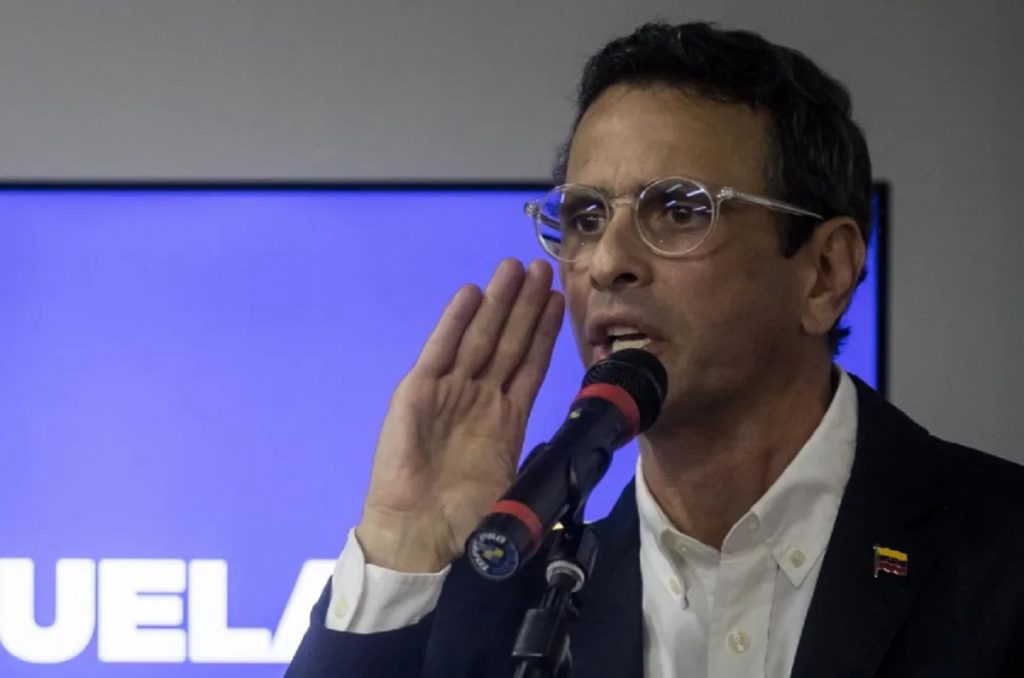 Capriles denuncia "despilfarro"