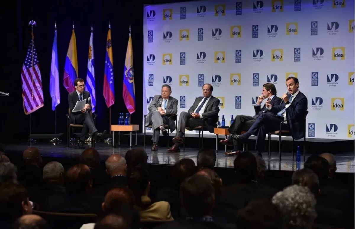 Expresidentes piden al Papa intermediar por una transición en paz en Venezuela