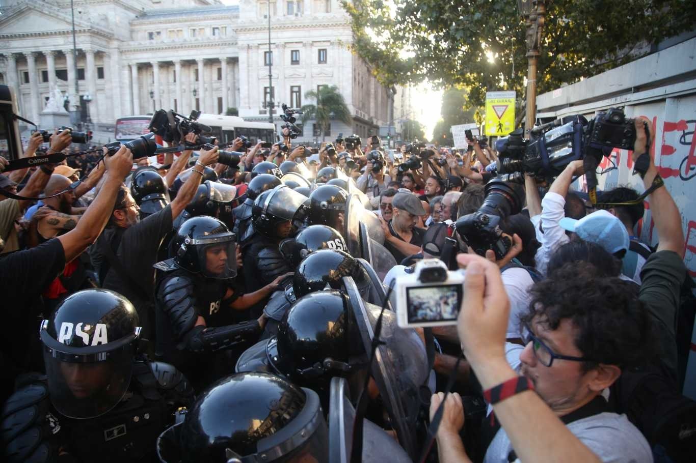 Foro de Periodismo Argentino denuncia que 40% de ataques a la prensa viene del Gobierno