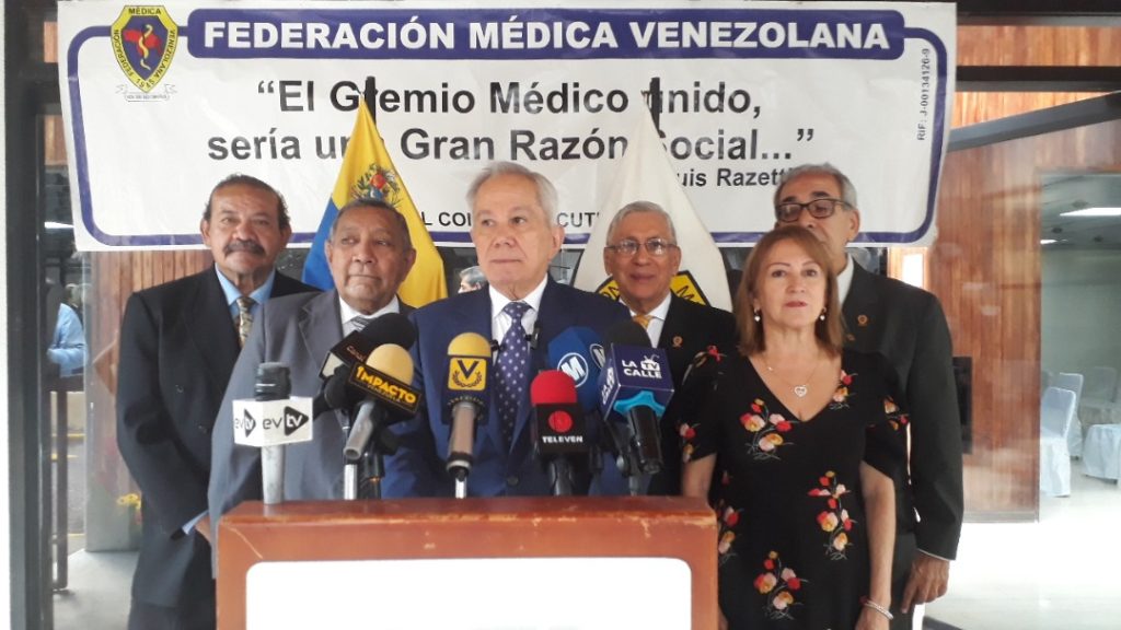 Médicos reclaman al Gobierno dotación hospitalaria a pocas horas para celebrar su día nacional