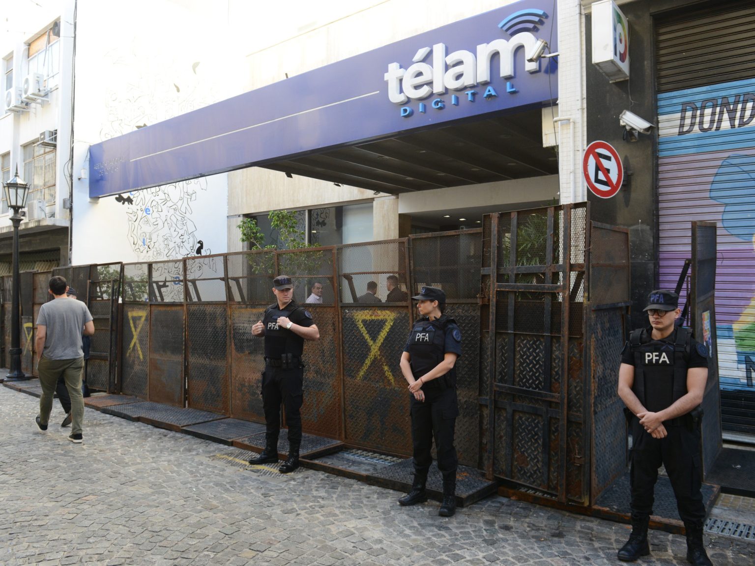 Sede de agencia Télam fue vallada porque suponía "un problema enorme de seguridad", según Milei