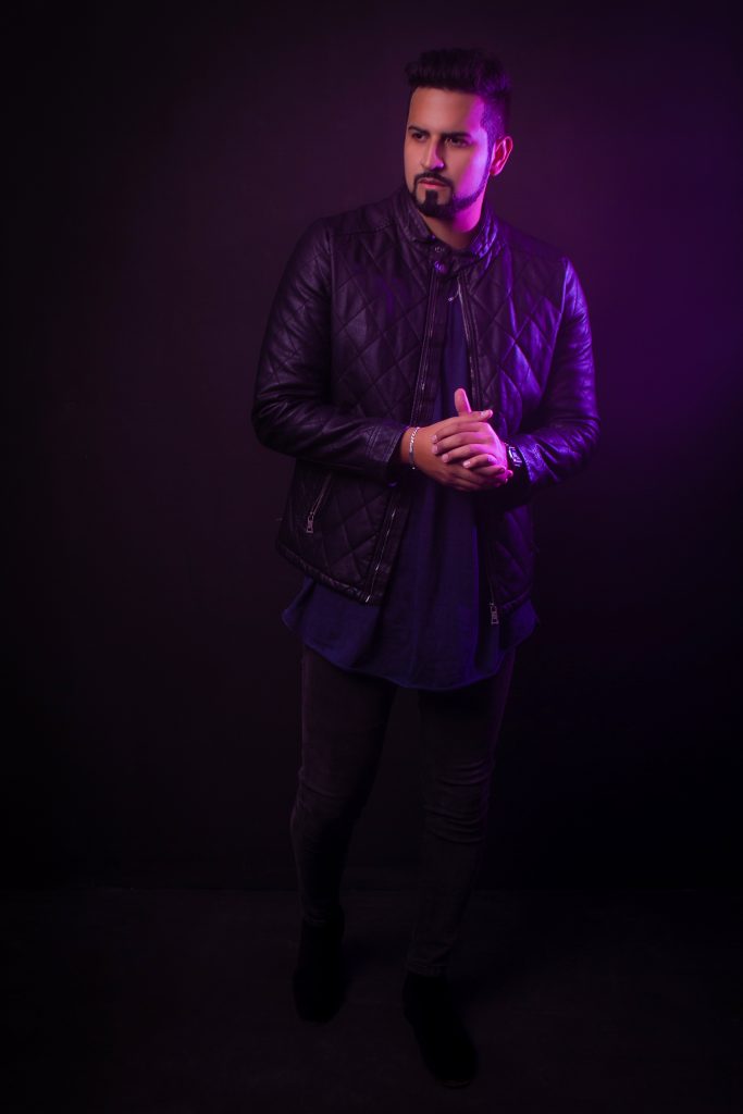 El artista Venezolano Pedro Escalante nos muestra su más reciente producción musical titulada “VOLAR”.