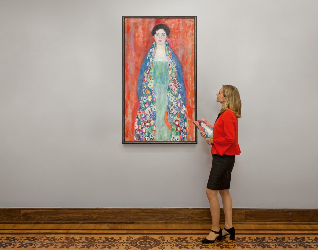 'El retrato de la señorita Lieser', una de las últimas obras del pintor modernista austríaco Gustav Klimt (1862-1918), alcanzó un precio de 32 millones de dólares en una subasta en Viena, mucho menos de lo esperado por algunos expertos.