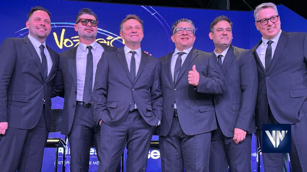 El espectáculo de Voz Veis, “La Última Función Tour” cierra sus funciones en Caracas. Tras más de una década de descanso, la banda regresa a Venezuela para cerrar una etapa llena de música.