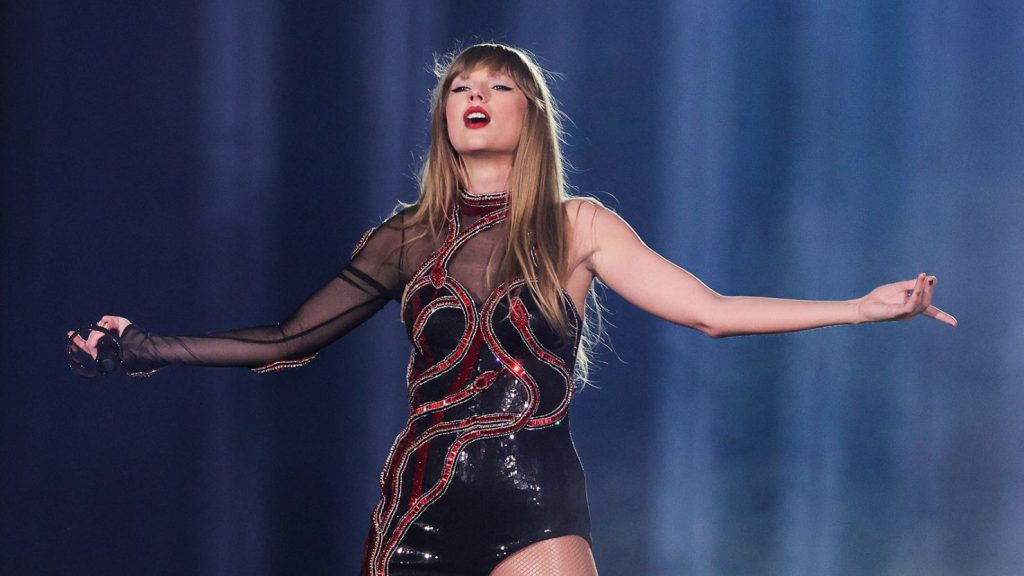 Taylor Swift lanzó en el primer minuto de este viernes 'The Tortured Poets Department', su undécimo disco de estudio.