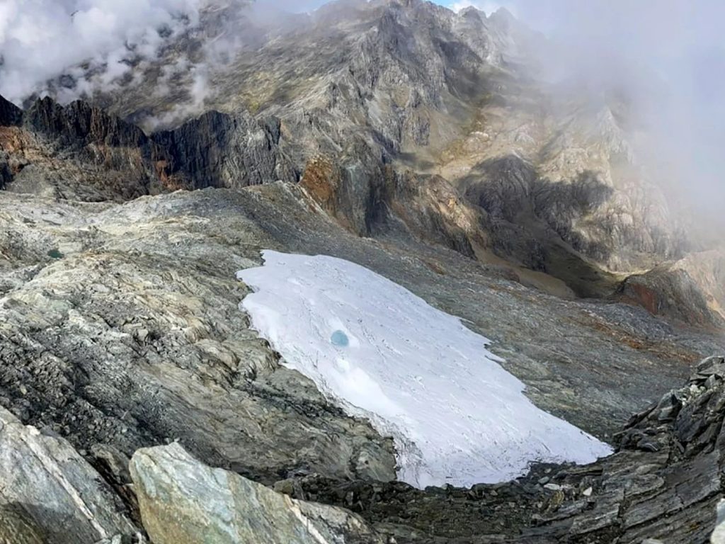 Autoridades analizan el último glaciar en busca de datos antes de la irreversible extinción
