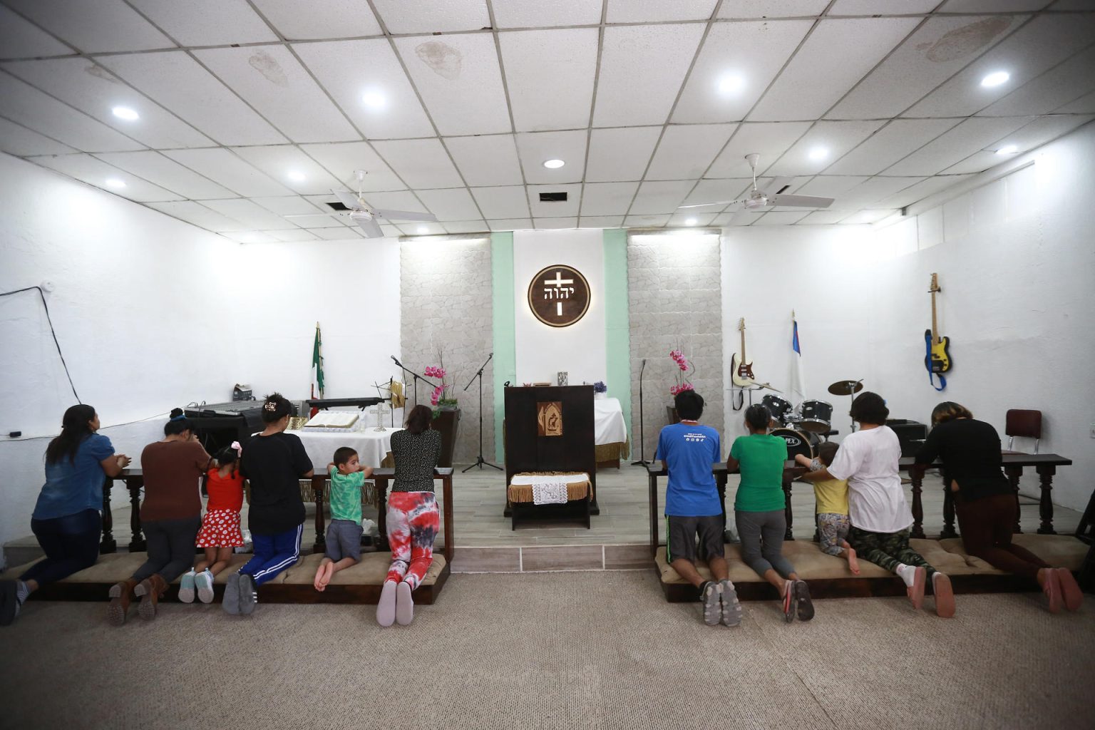 Las caravanas de migrantes hacia la frontera de México con Estados Unidos serán cada vez más ante las elecciones de ambos países, alimentadas por la fe religiosa y los engaños de grupos criminales
