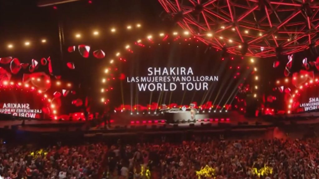 Shakira anuncia su nueva gira en Coachella durante su aparición sorpresa con Bizarrap