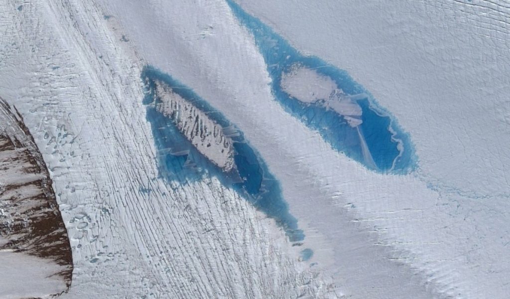 Un equipo de científicos chinos descubrieron 46 lagos subglaciales bajo la placa de hielo de la Antártida
