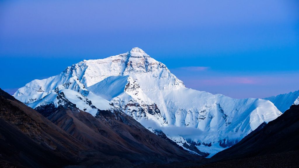 Nepal desplegó una flota de drones para recoger la basura de los tramos más altos del Monte Everest
